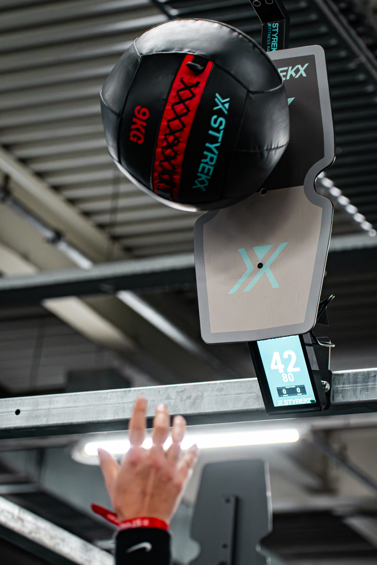 STYREKX-wall-ball-station tijdens een fitnessrace